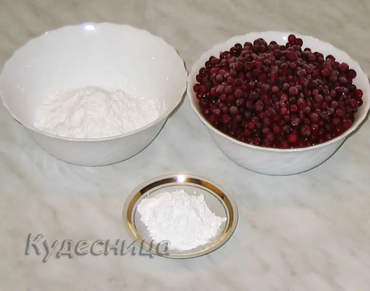 Пирог с брусникой и меренгой: шаг 5