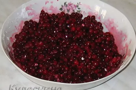 Пирог с брусникой и меренгой: шаг 8