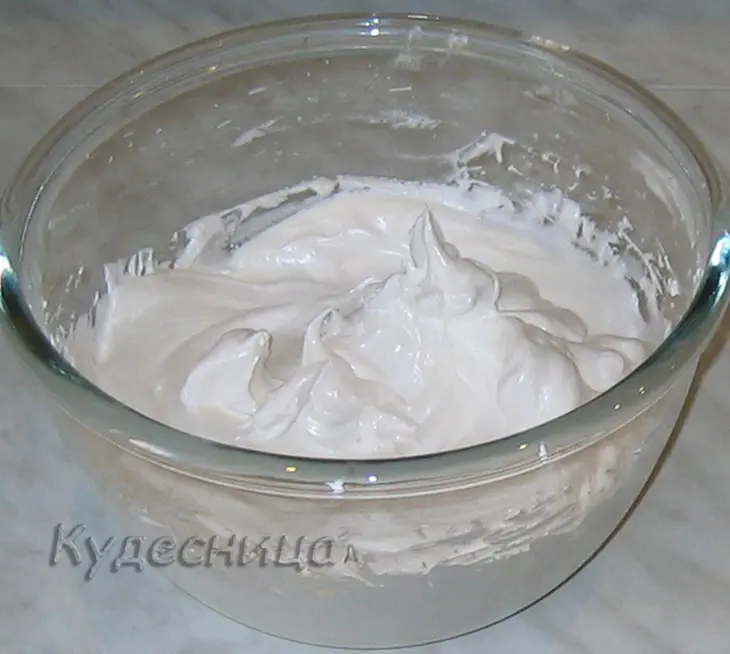 Пирог с брусникой и меренгой: шаг 13