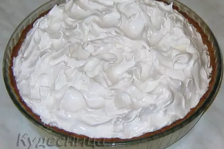 Пирог с брусникой и меренгой: шаг 14