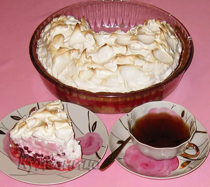 Пирог с брусникой и меренгой: шаг 15