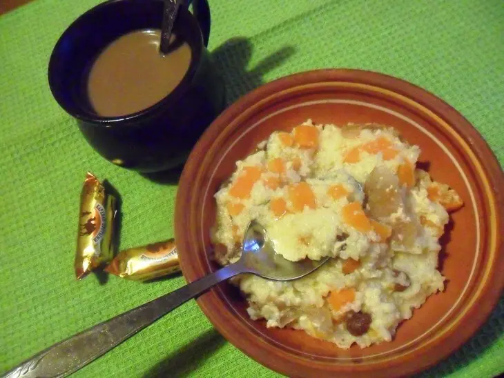 Каша "дружба"с тыквой, антоновкой и изюмом в мультиварке: шаг 5
