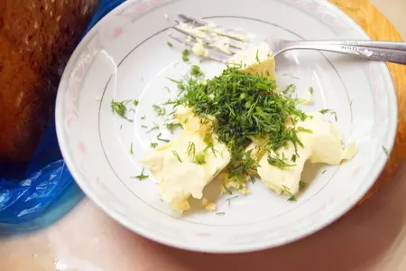 Хлеб тостовый из кукурузной муки. хлебные ломтики, запечённый с зелёным маслом и сыром. тест-драйв.: шаг 11
