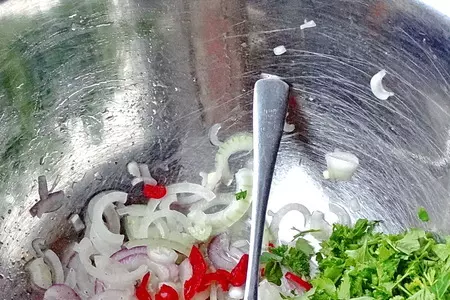 Салат с креветками и кальмарами от сержа марковича: шаг 1