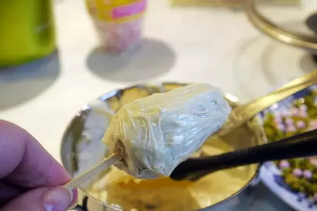 Cake-pops или пирожные-крошки на ножке „рождественская елочка“: шаг 7