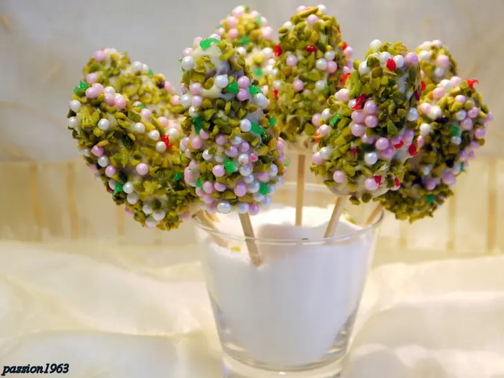 Cake-pops или пирожные-крошки на ножке „рождественская елочка“: шаг 9