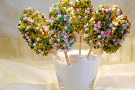 Cake-pops или пирожные-крошки на ножке „рождественская елочка“: шаг 9