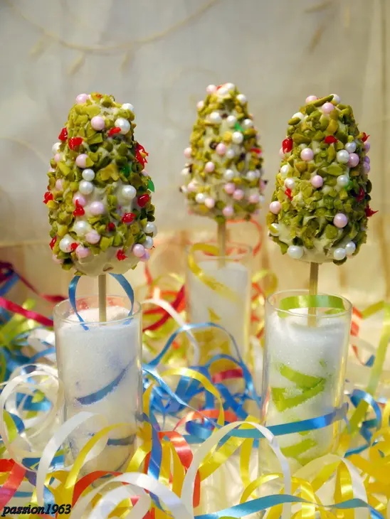 Cake-pops или пирожные-крошки на ножке „рождественская елочка“: шаг 11