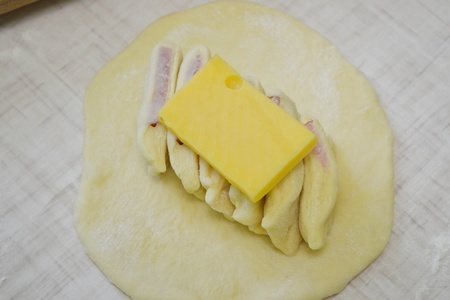 Пирожки с мясом и сыром.: шаг 6