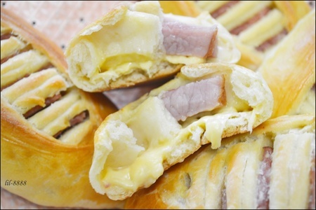 Пирожки с мясом и сыром.: шаг 9