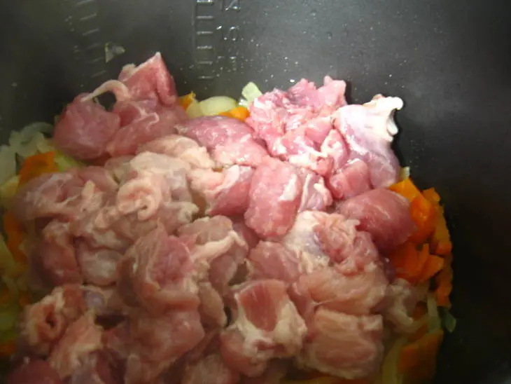 Картофель тушеный с мясом: шаг 3