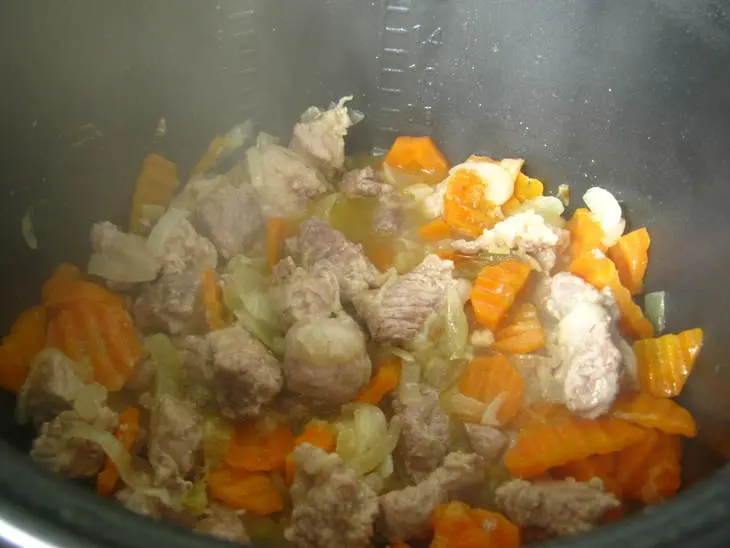 Картофель тушеный с мясом: шаг 4