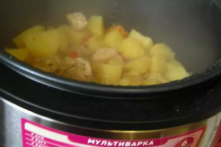 Картофель тушеный с мясом: шаг 7