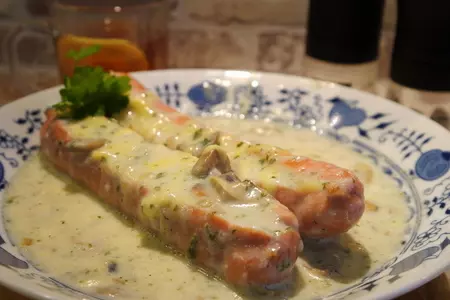 Сардельки в молочном соусе: шаг 9