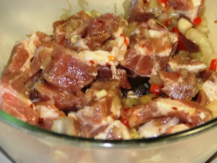 Свинина с шампиньонами и овощами в хрустящей корзинке под сладко-острым соусом ( тест-драйв): шаг 1