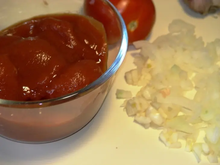 Свинина с шампиньонами и овощами в хрустящей корзинке под сладко-острым соусом ( тест-драйв): шаг 2