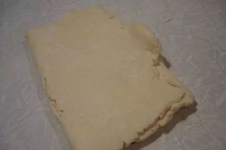 Рогалики из сырного слоенного теста с клюквенным вареньем: шаг 5