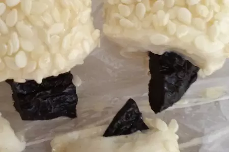 Рулетики- улитки слоеные с курагой и черносливом.: шаг 2