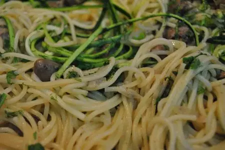 Вкусные будни «спагетти с куриными сердечками» на конкурс  «я+ серж маркович...»: шаг 7