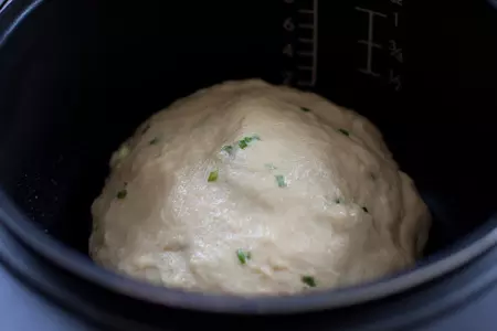 Хлеб с картофельным пюре и зеленым луком. тест-драйв: шаг 2