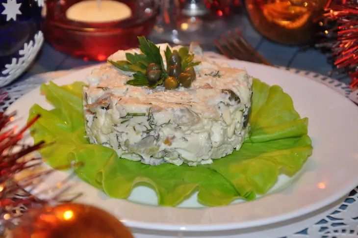 Салат, просто салат :) с курицей и солеными грибами: шаг 1