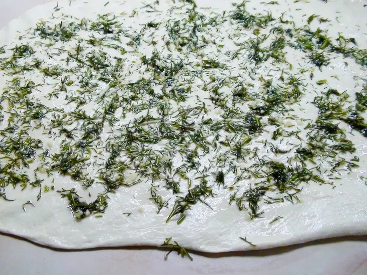 Пшеничный хлеб с ароматными травами и чесноком: шаг 4