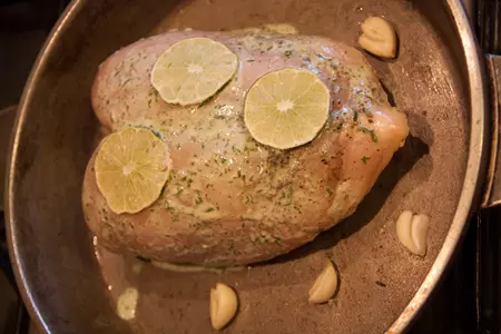 Сочная куриная грудка с пикантным лаймовым соусом: шаг 3