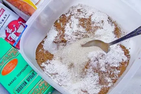 Ржаной хлеб с какао и изюмом в мультиварке: шаг 2