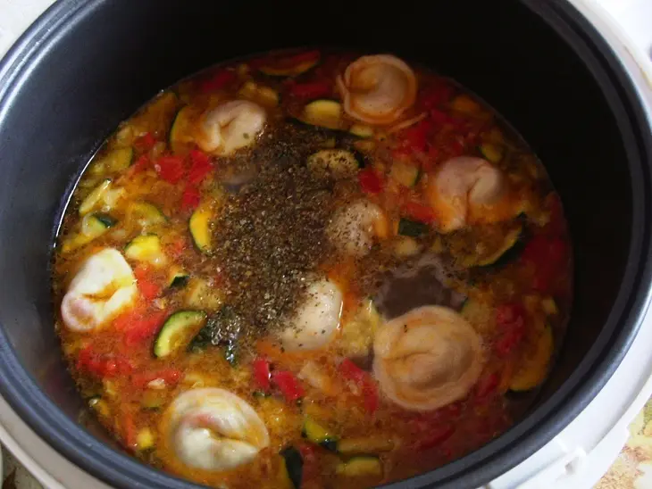 Мясной суп с пикантными равиолями: шаг 4