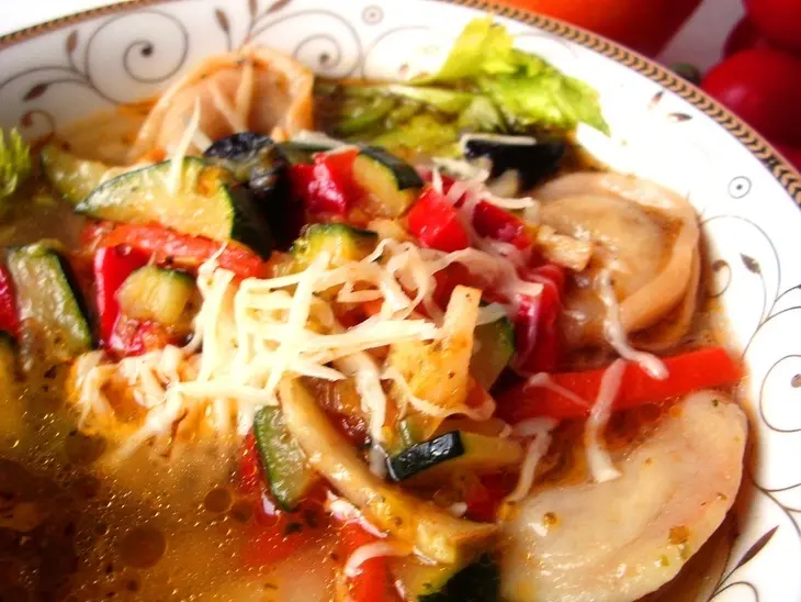 Мясной суп с пикантными равиолями: шаг 6