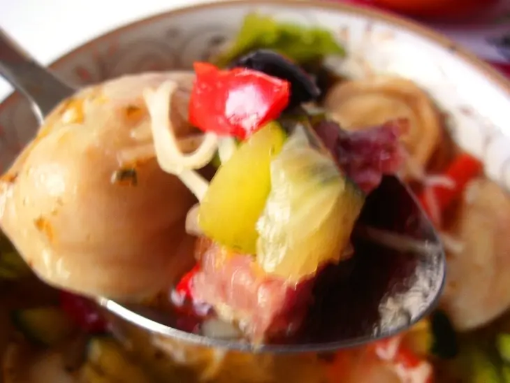 Мясной суп с пикантными равиолями: шаг 7