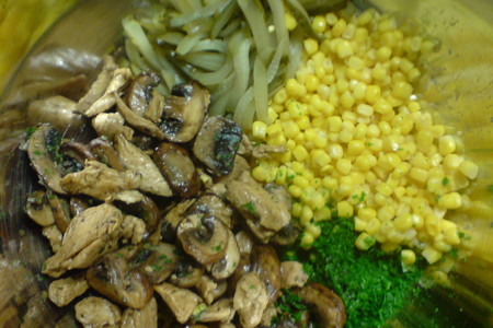 Салат из куриной грудки с грибами: шаг 2