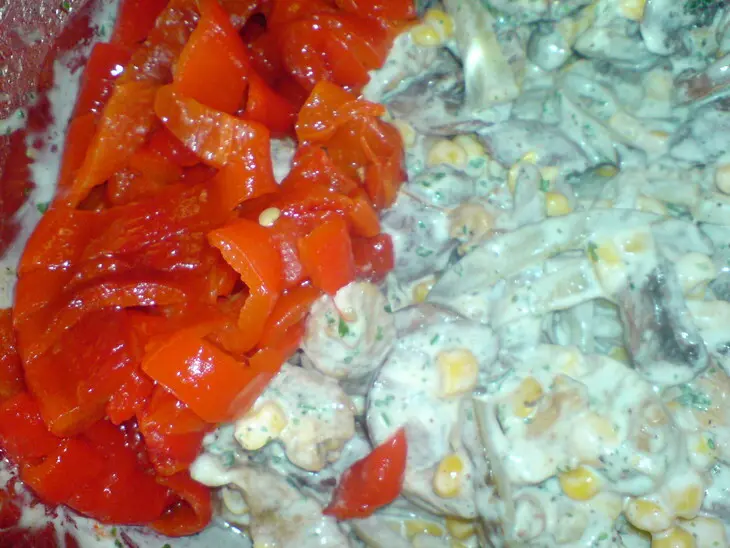Салат из куриной грудки с грибами: шаг 4