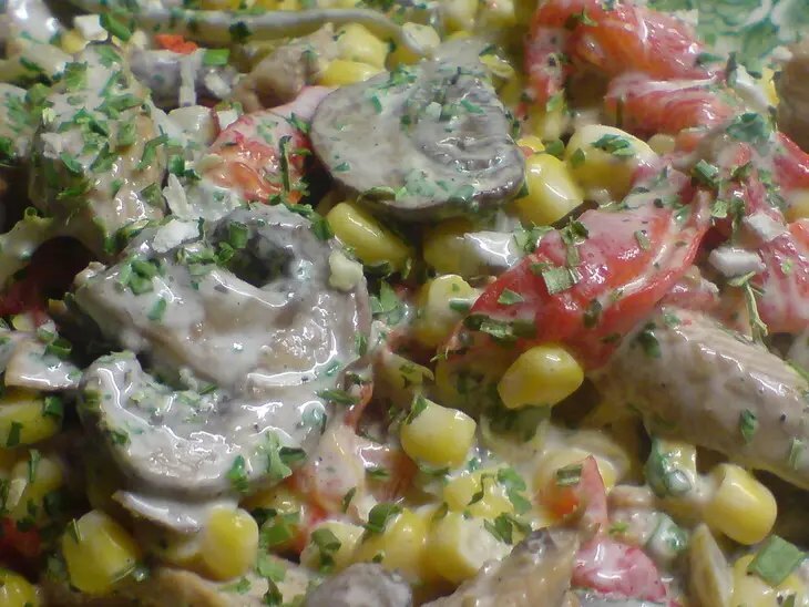 Салат из куриной грудки с грибами: шаг 5