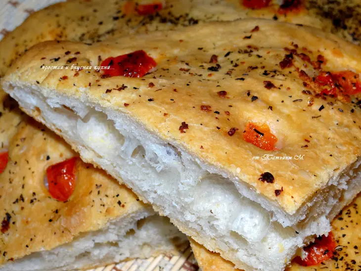 Focaccia (итальянская лепешка фокачча) с чесночным маслом, помидором и базиликом: шаг 6