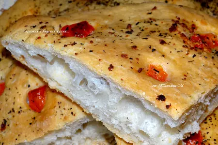 Focaccia (итальянская лепешка фокачча) с чесночным маслом, помидором и базиликом: шаг 6