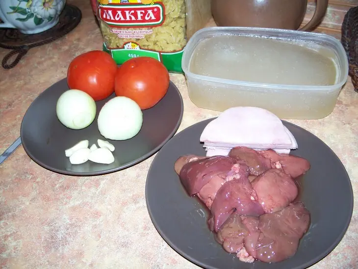 Томатный суп с куриными печенками: шаг 1