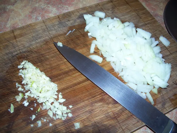 Томатный суп с куриными печенками: шаг 3