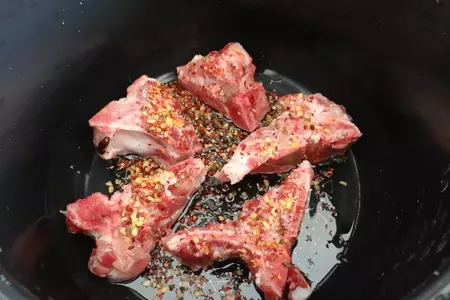 Свиное рагу с тыквой, рисом и соевым соусом киккоман: шаг 2