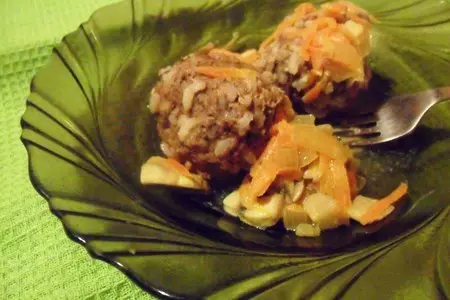 Паровые ёжики с луково-грибным соусом в мультиварке: шаг 8