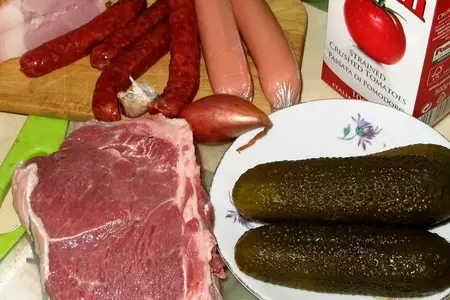 Солянка в мультиварке: шаг 1