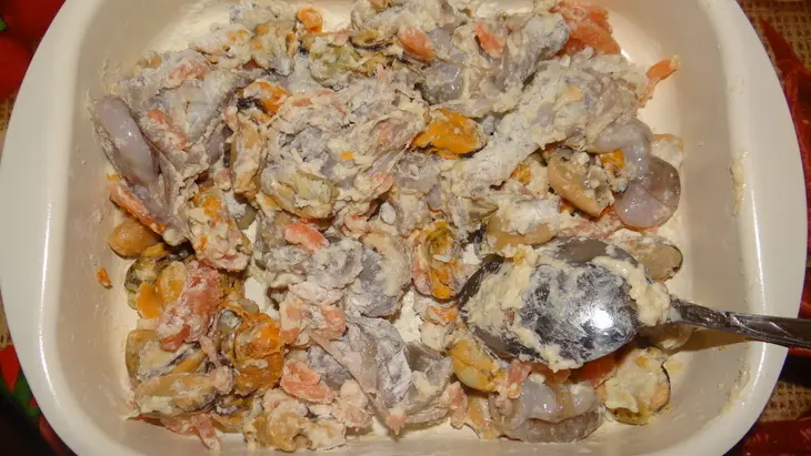 Подлива с морепродуктами из томатного сока и соуса киккоман: шаг 1