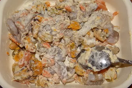 Подлива с морепродуктами из томатного сока и соуса киккоман: шаг 1