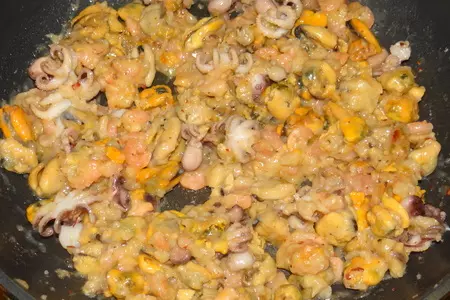 Подлива с морепродуктами из томатного сока и соуса киккоман: шаг 3