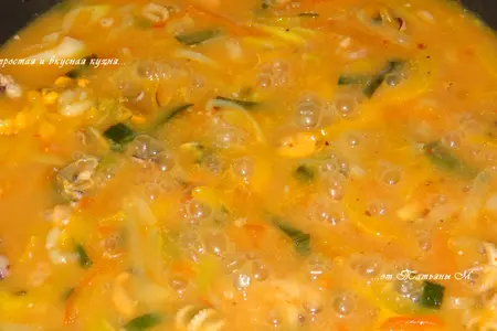 Подлива с морепродуктами из томатного сока и соуса киккоман: шаг 5
