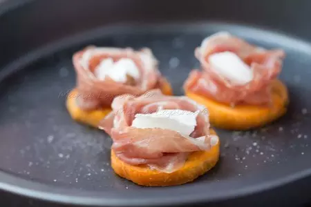 Закуска с тыквой, хамоном и оливками: шаг 3