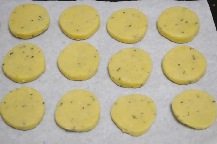 Печенье с пармезаном и розмарином + закуска.: шаг 3