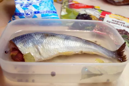 Селёдочка пряного посола и холодного копчения: шаг 3