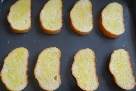 Сrostini-bruschetta (кростини-брускетты — итальянские бутерброды с тремя начинками): шаг 2