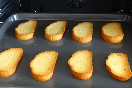 Сrostini-bruschetta (кростини-брускетты — итальянские бутерброды с тремя начинками): шаг 3
